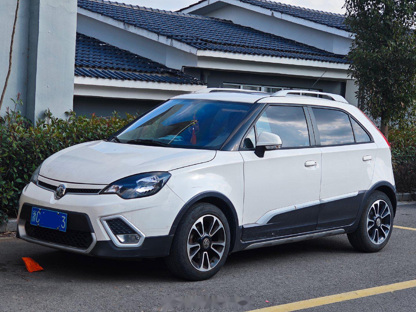 当前位置:>易车>社区>名爵3社区>浙江扫街之第二代mg3sw(图1,2)全新一