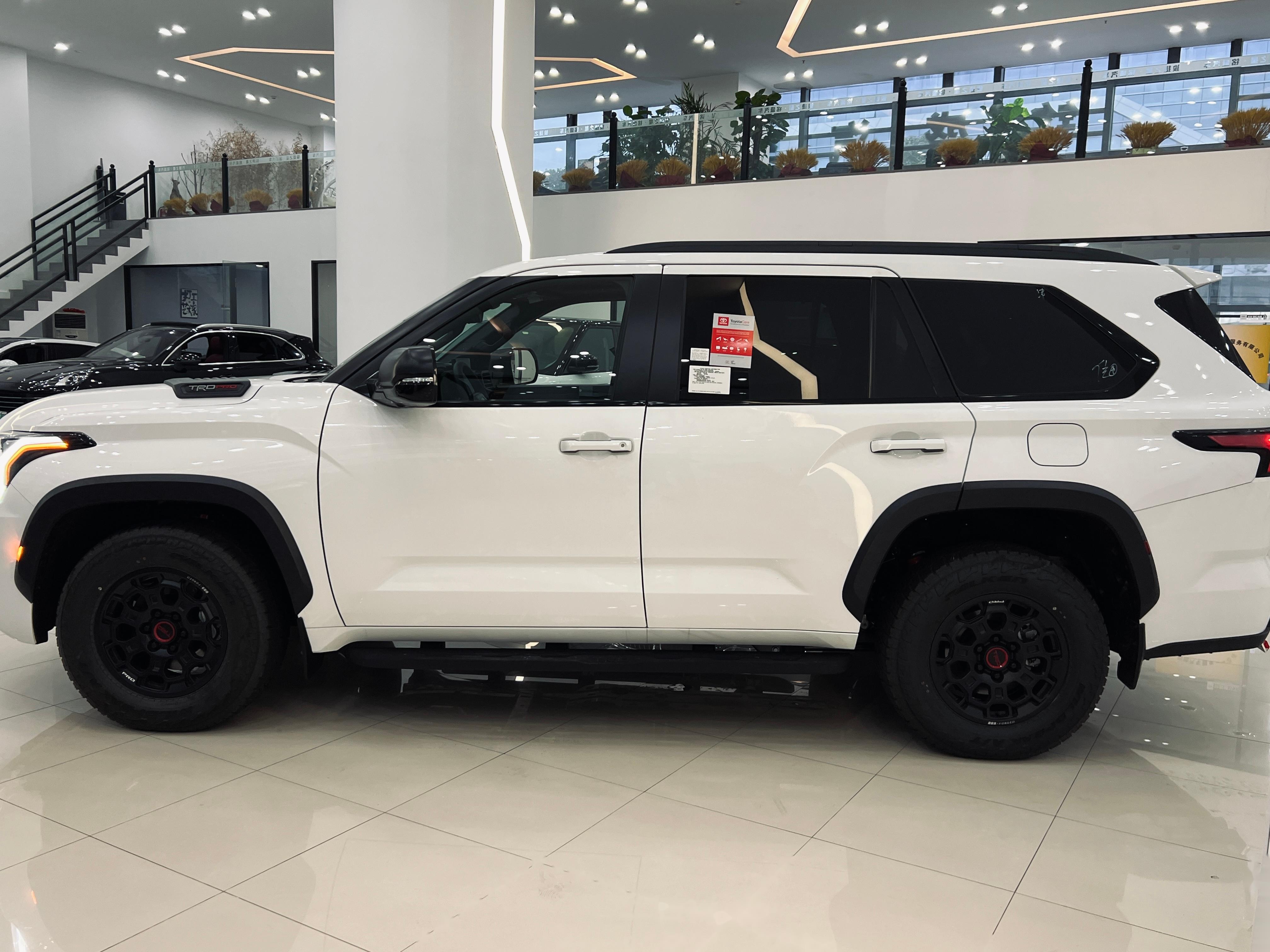 丰田红杉trd pro版到店啦 老车主开雷克萨斯gx460置换新款红杉,果然是
