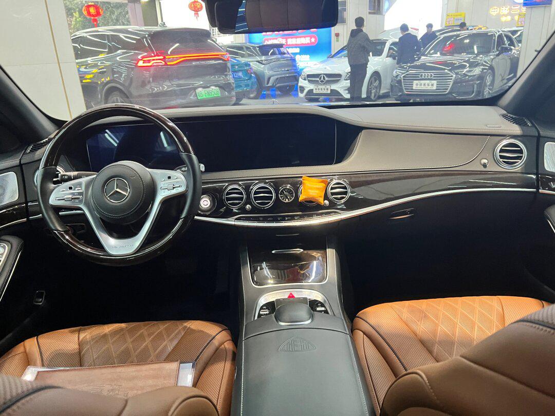 迈巴赫s450典藏版,2020年8月上牌,行驶7.2万公里,新车落地:178.