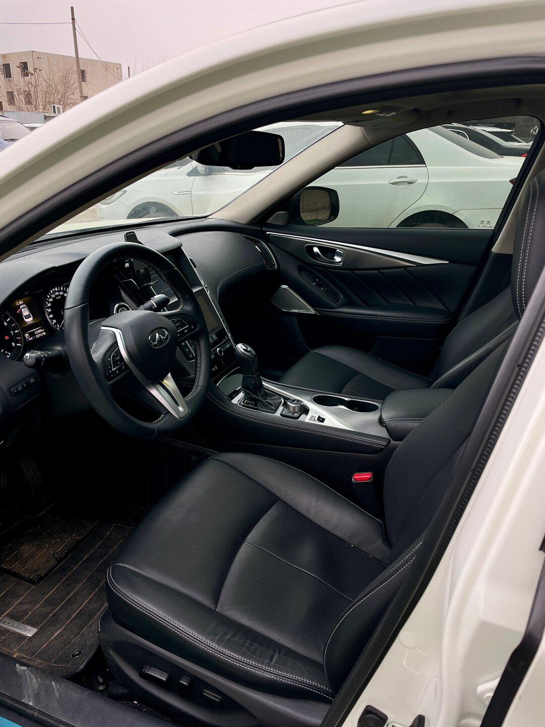 最新车源 21款 英菲尼迪q50l 进享版 新车指导价30.48万 本地小姐姐个