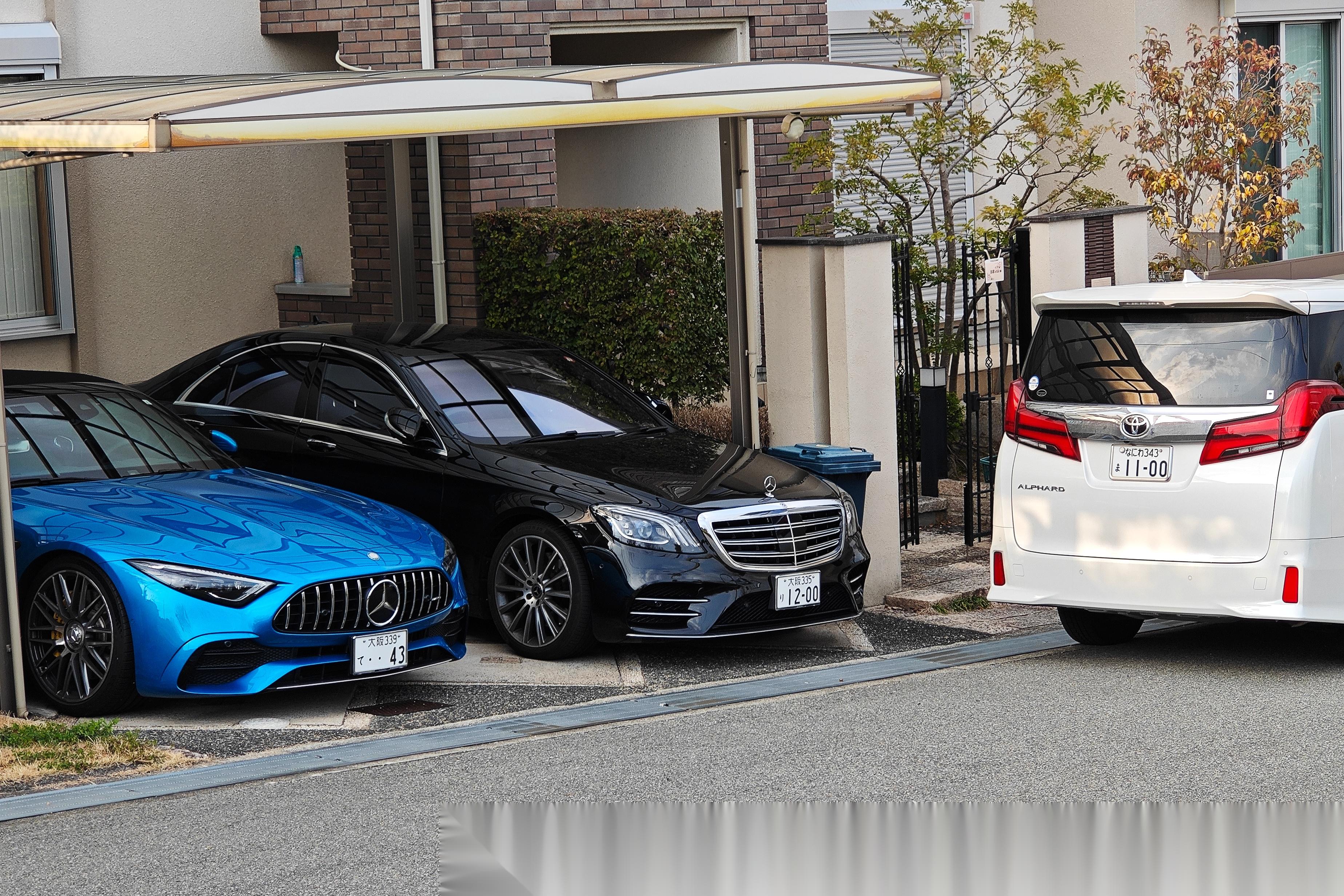 一辆软顶敞篷(amg sl 43) 一辆d级车(奔驰s级 w222) 一辆全尺寸_奔驰s