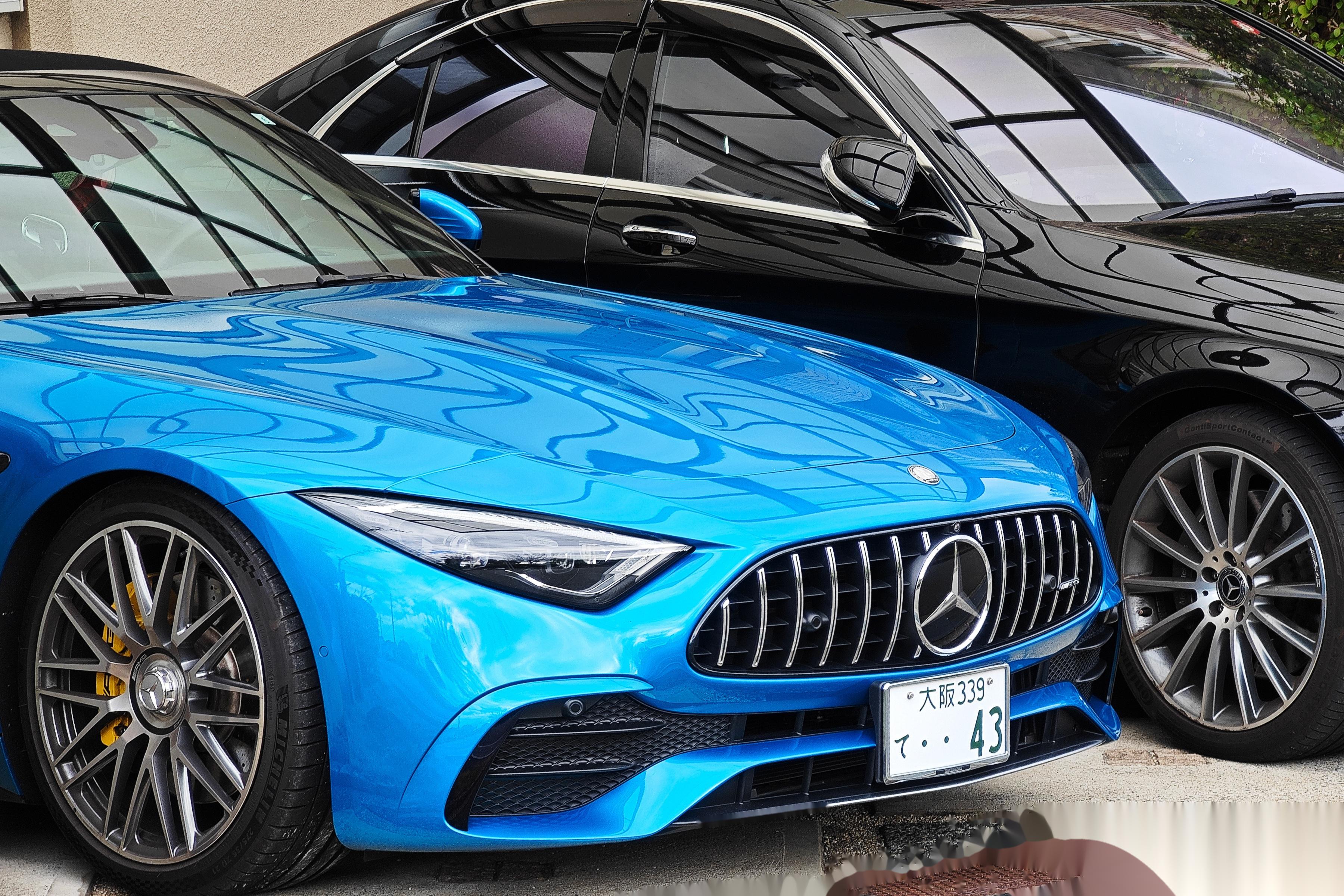 一辆软顶敞篷(amg sl 43) 一辆d级车(奔驰s级 w222) 一辆全尺寸