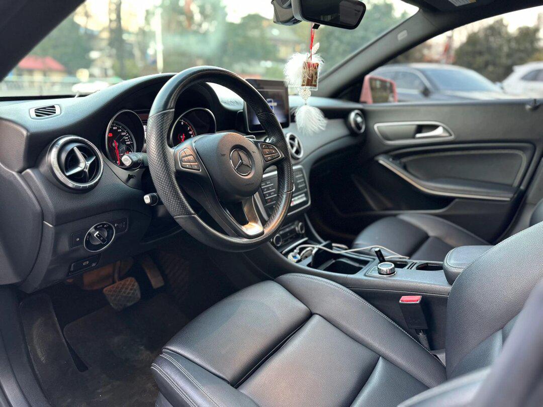 18年奔驰cla200 美女出行专用车