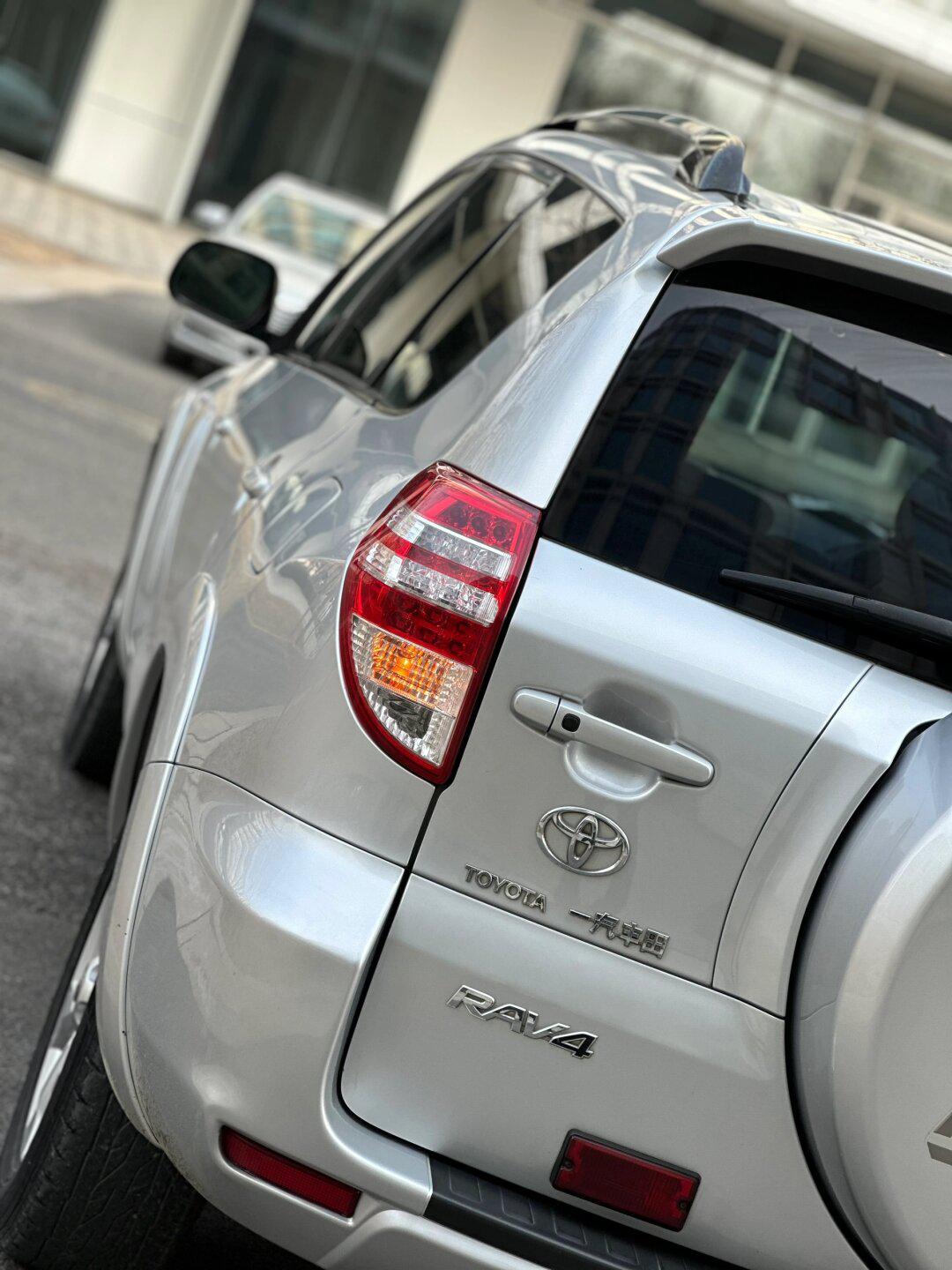 家用四驱toyota 银色真好看_rav4荣放社区_易车社区