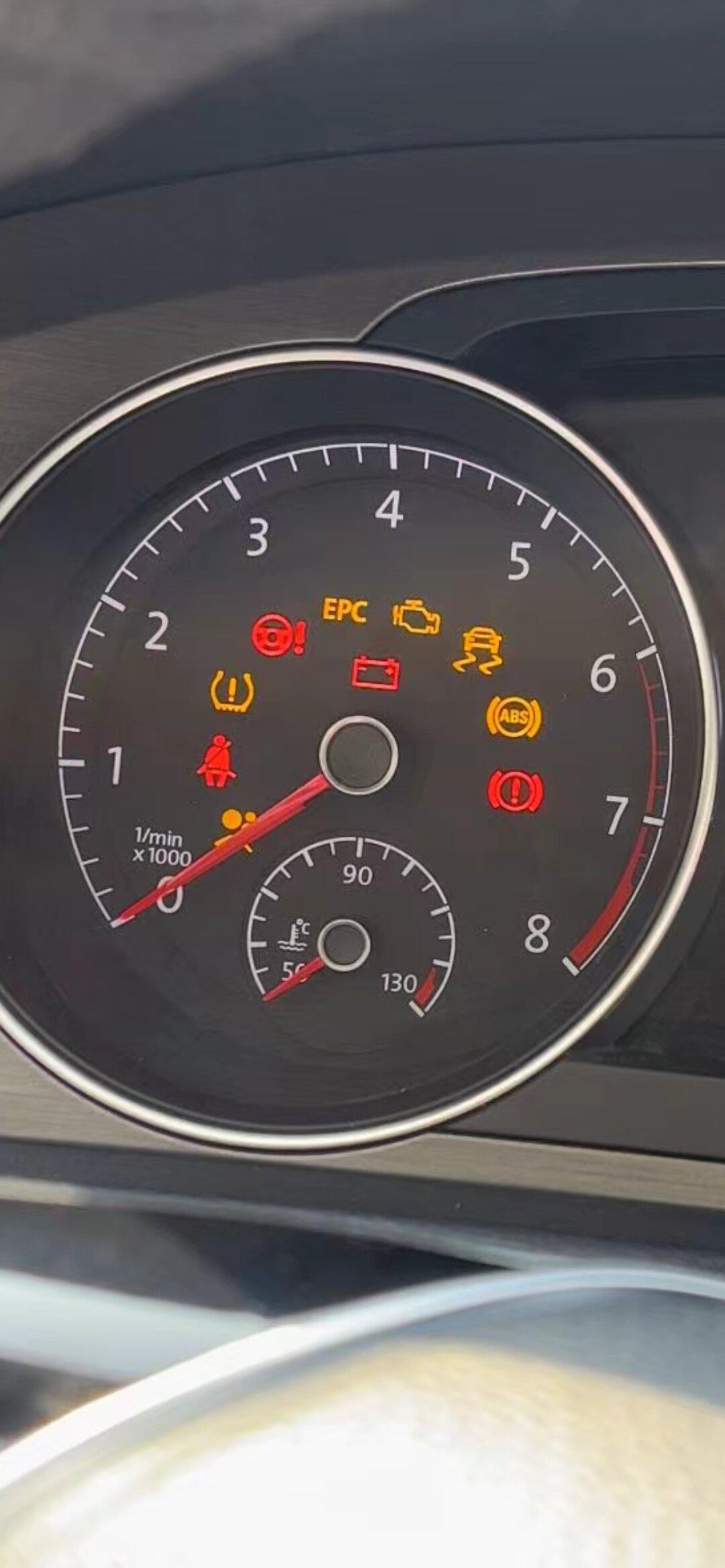 怎么一打开就出现这么多标,但是不一会就没有了汽车维修 高尔夫7 买车