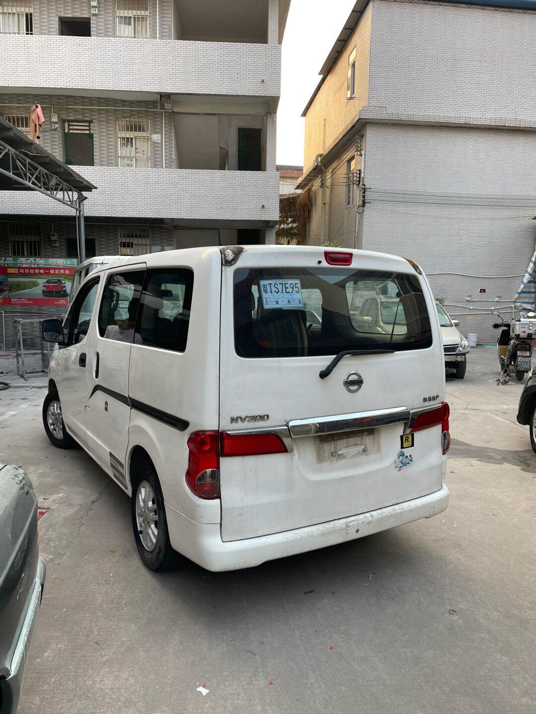 尼桑面包车 nv200图片