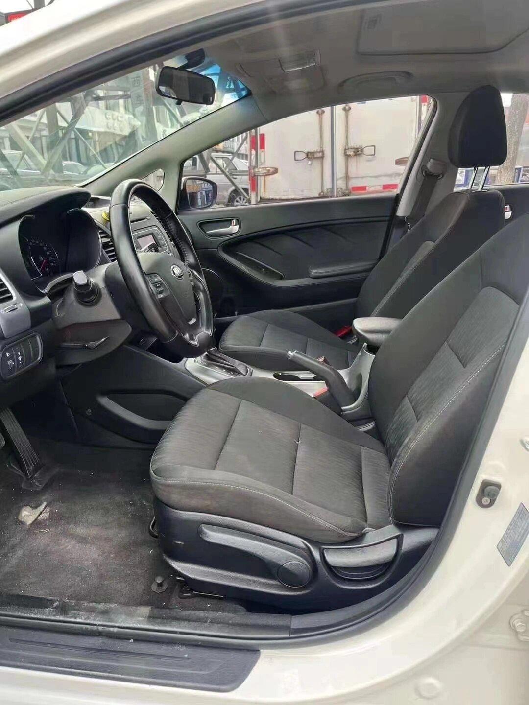 7215年起亚k3自动档天窗便宜批发3xx