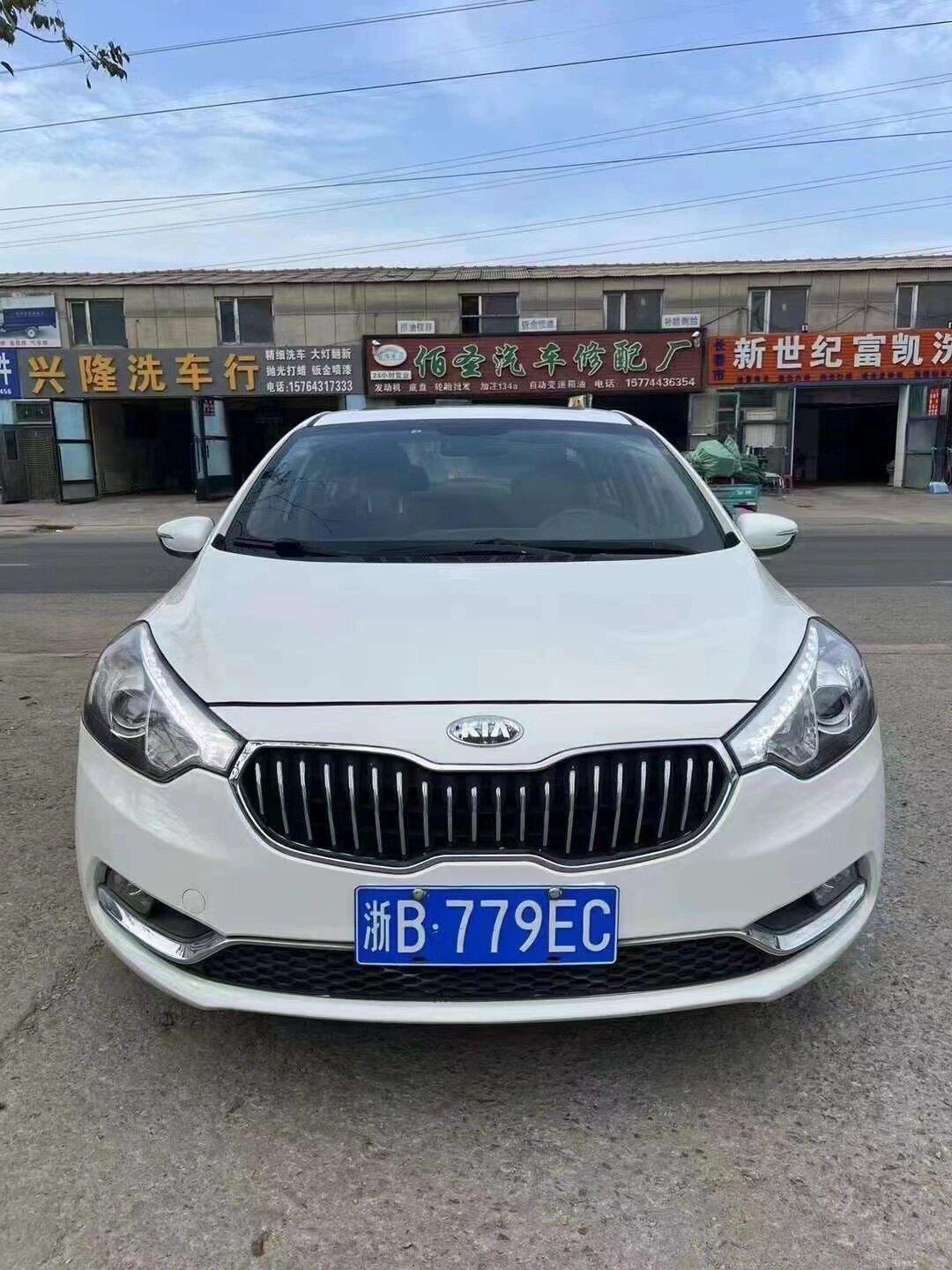 7215年起亚k3自动档天窗便宜批发3xx