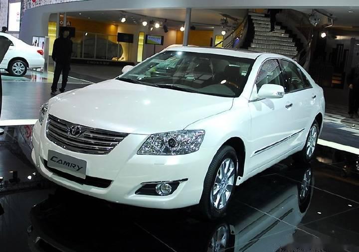 15年前邻居家就有一台白色凯美瑞,我家住