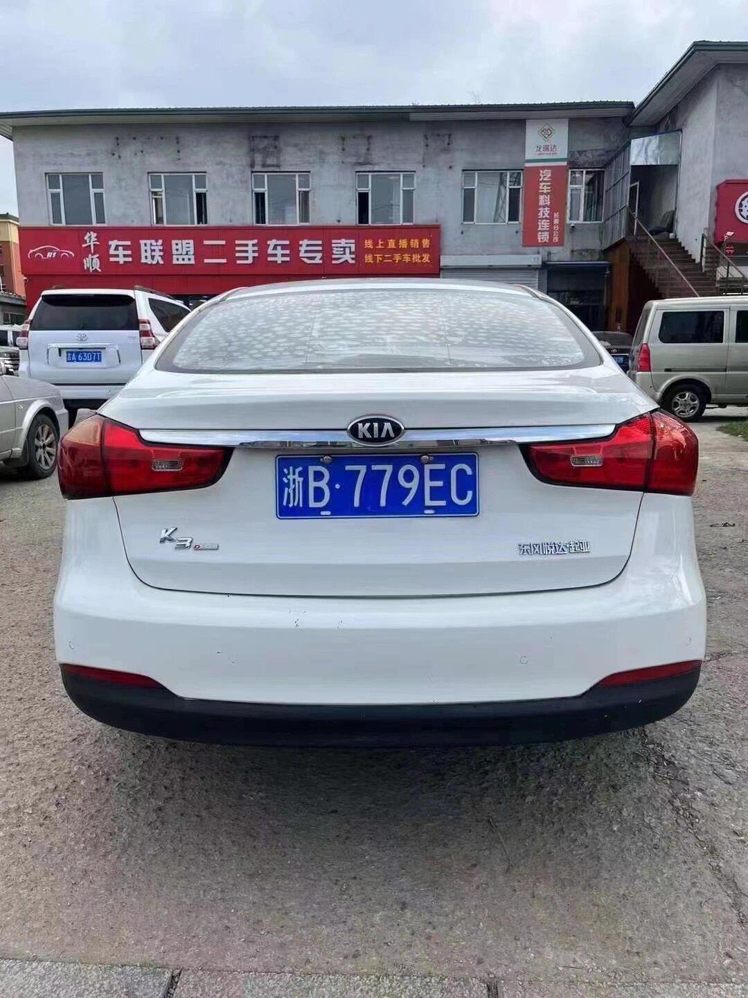 7215年起亚k3自动档天窗便宜批发3xx