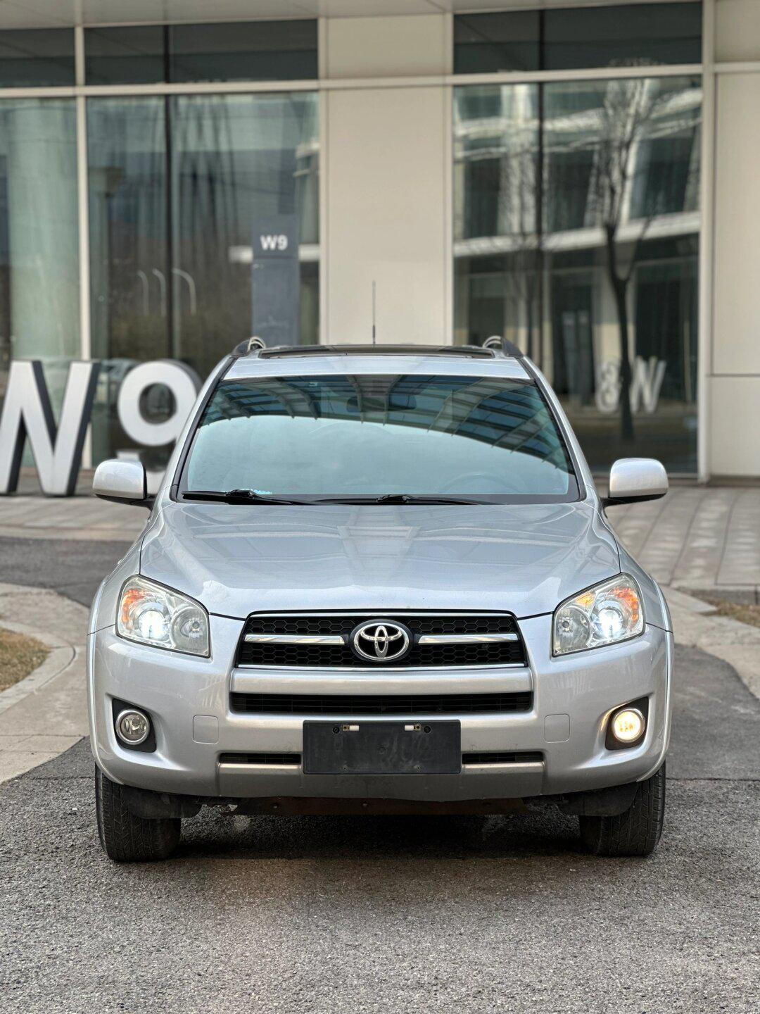 家用四驱toyota 银色真好看_rav4荣放社区_易车社区