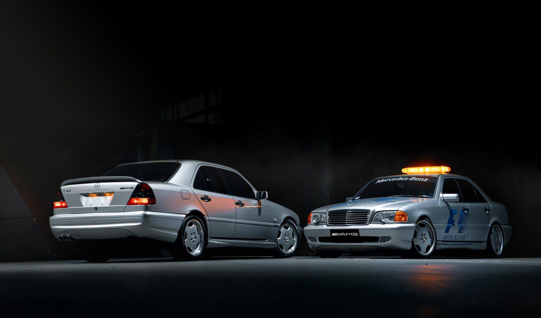 w202 c43 amg*2…个人感觉怎么着都比现在的c43顺眼… 拍摄于202_奔驰