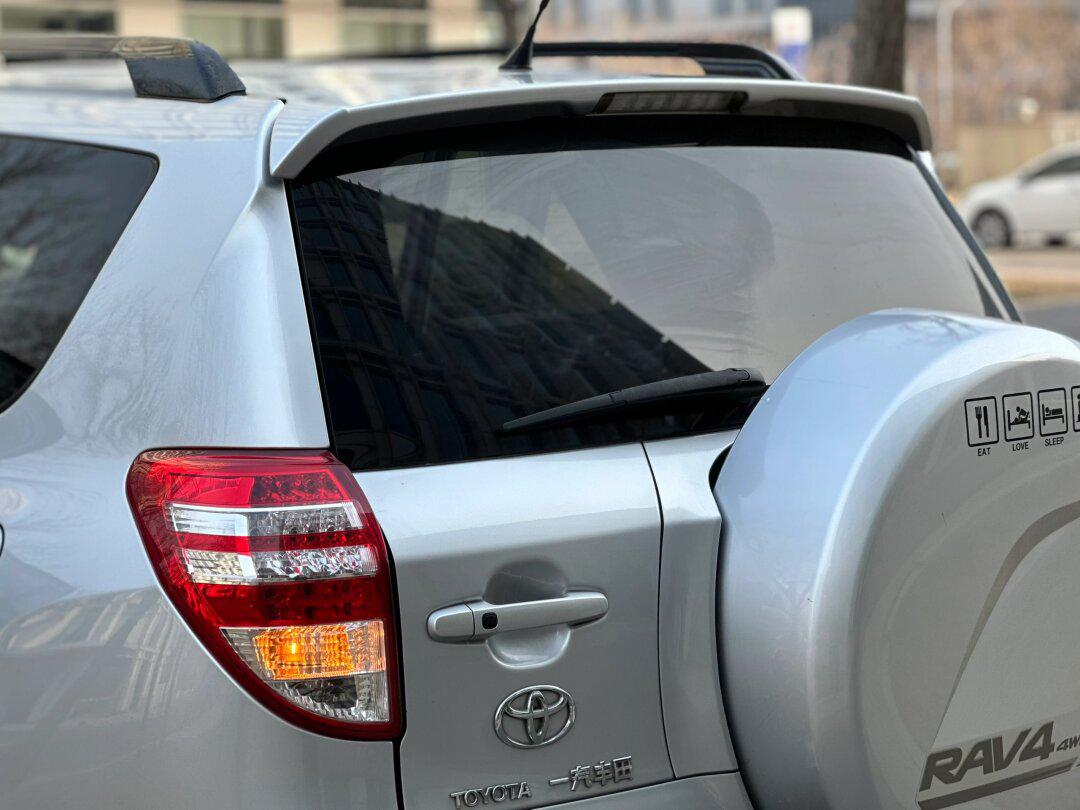 家用四驱toyota 银色真好看_rav4荣放社区_易车社区