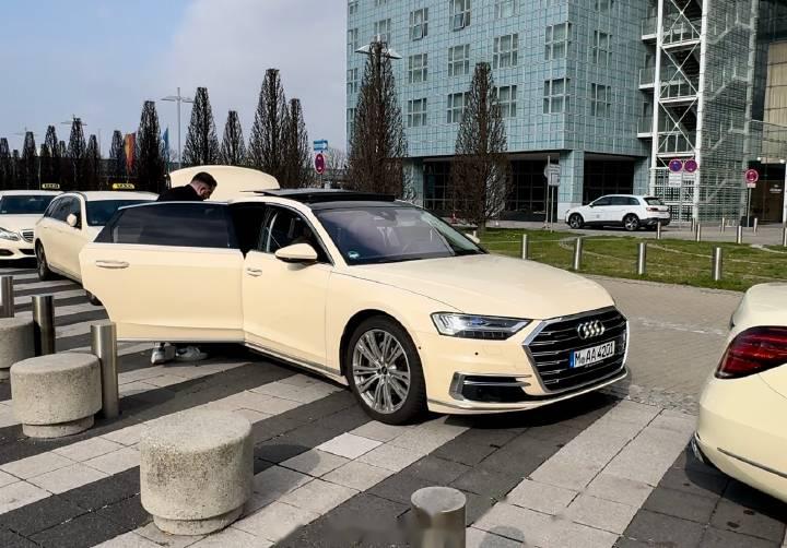 来看看德国特产出租车有多豪横～05奥迪a8,奔驰s级,宝马i7.