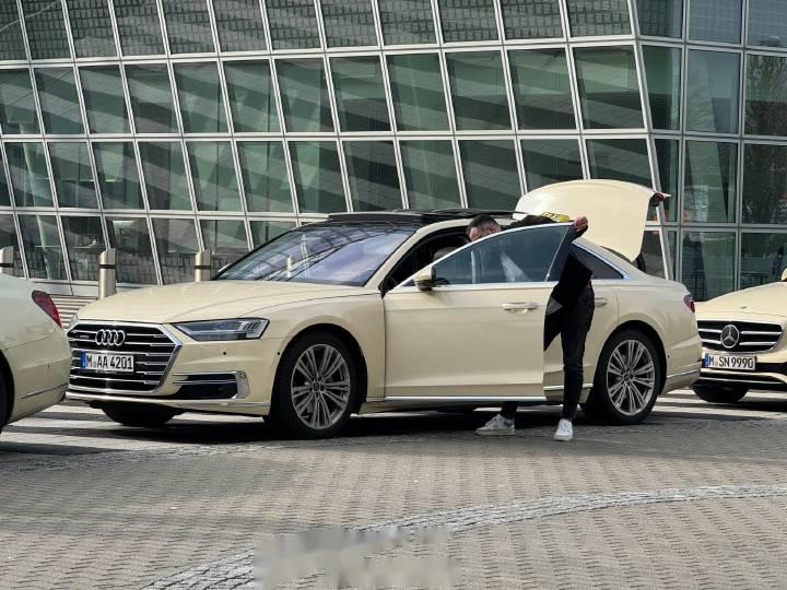 来看看德国特产出租车有多豪横～05奥迪a8,奔驰s级,宝马i7.