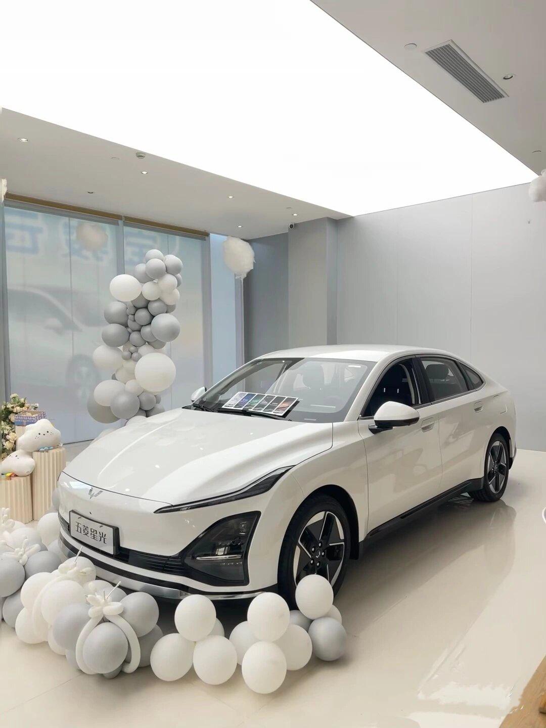 05五菱星光纯电续航510公里,车