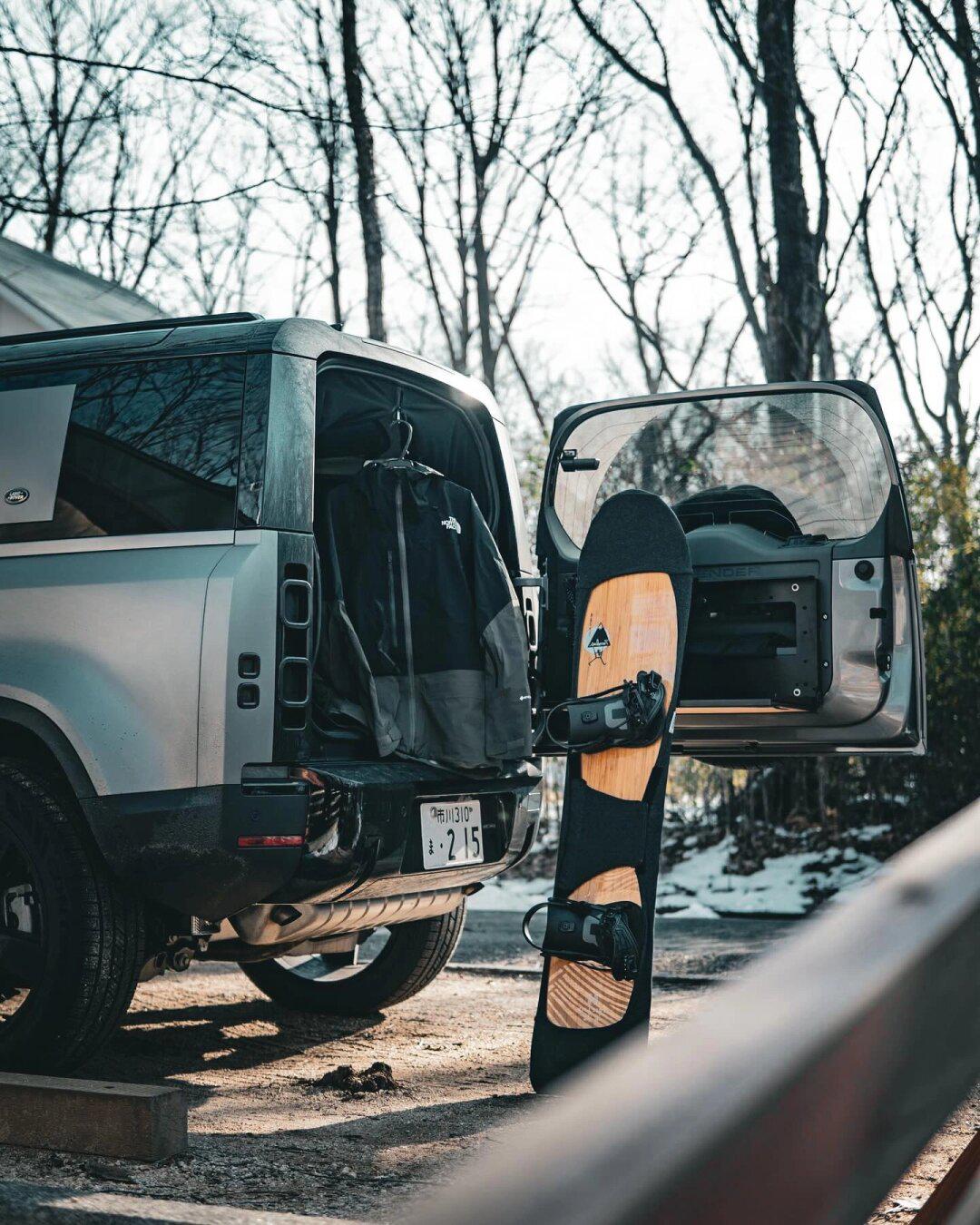 路虎卫士尾门露营桌