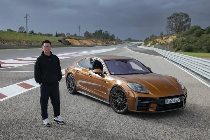 收获一张欧洲车评封图风格的合照,喜欢.