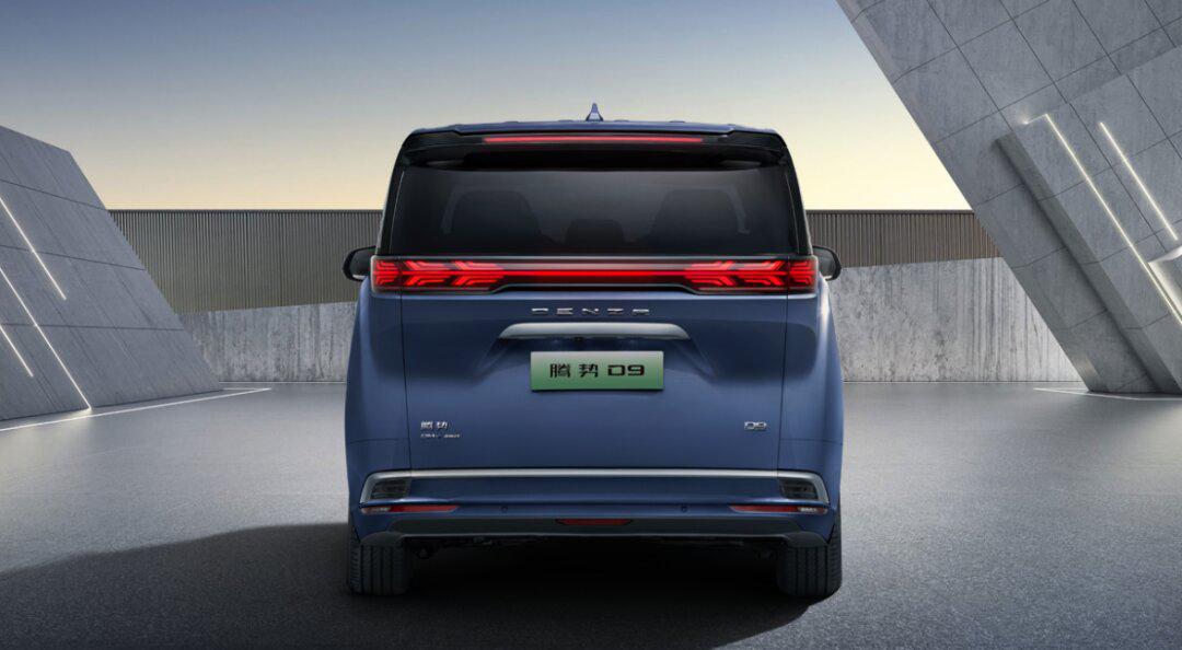 新款腾势d9上市 售33.98万起