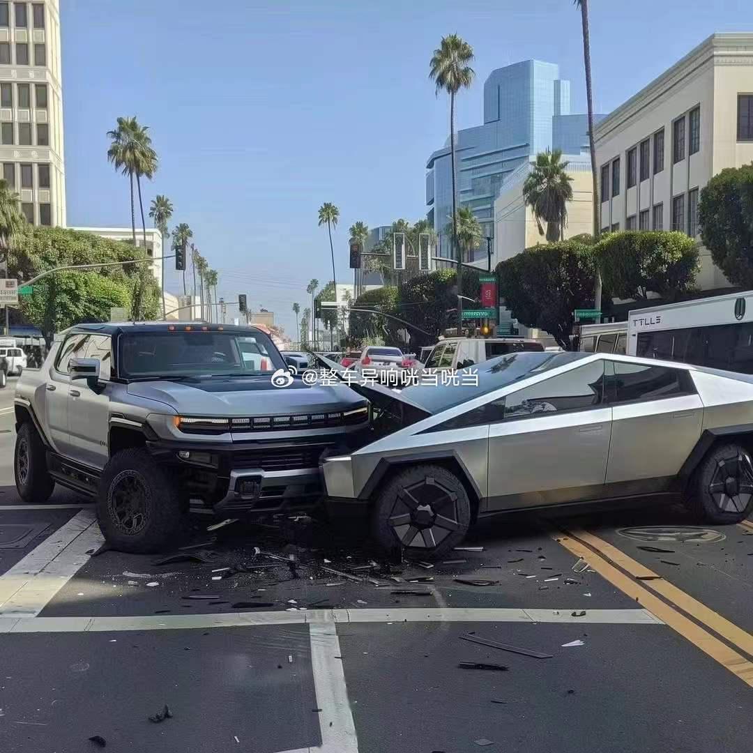 很多汽车群在转一张悍马ev撞上特斯拉cybertruck的车祸图,它是假的.