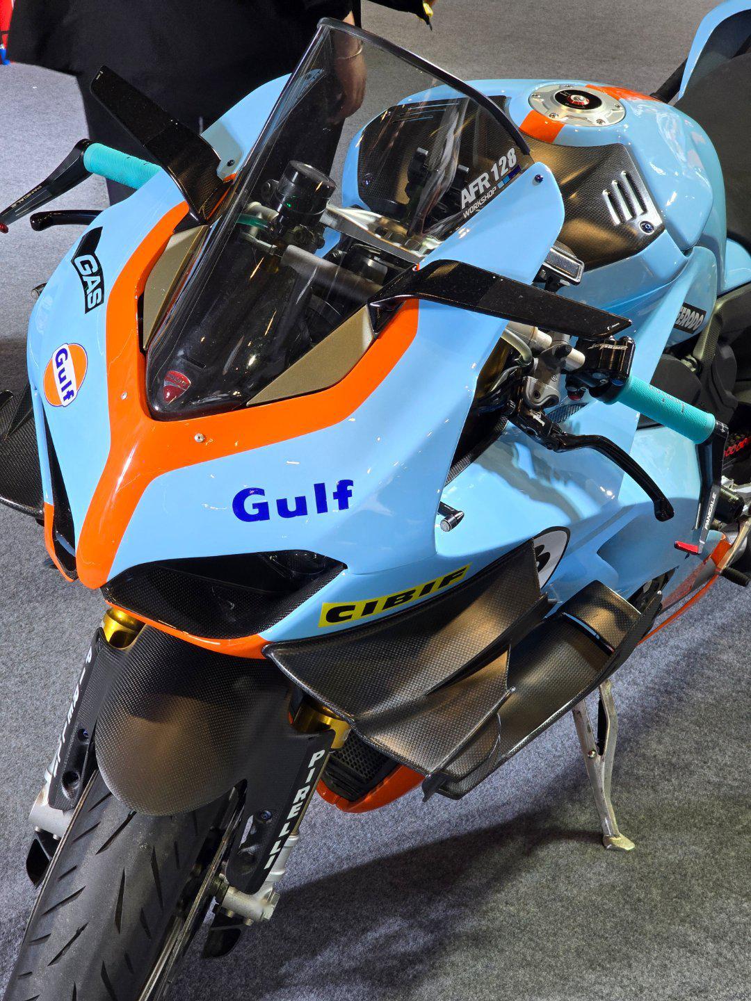 来参加九州汽车生态博览会了见到好多酷车啊还有好看的车模小姐姐ct5