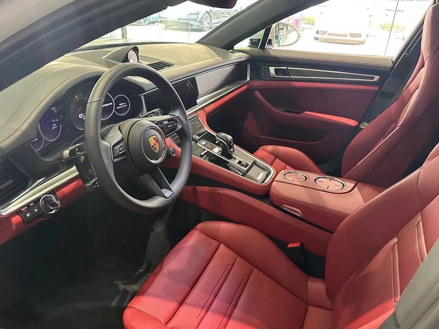保时捷panamera铂金版 细花白配黑色波尔多红
