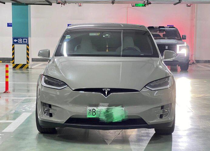 特斯拉model x 售价:35万元 上牌日期:2018年6月 车辆车型:越野车