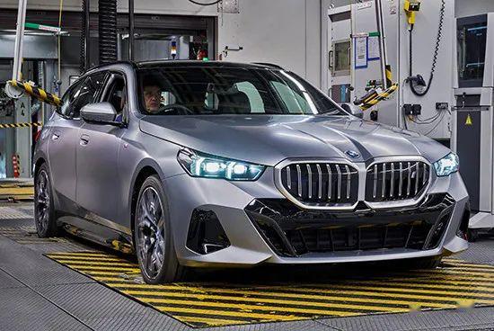 代号为g60的全新一代宝马5系在去年已经发布,而国产加长版g68也在早前