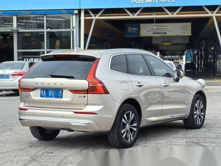 2400公里 沃尔沃xc60 一年零四个月车龄 昨晚看大家吐槽 有点小贵 这