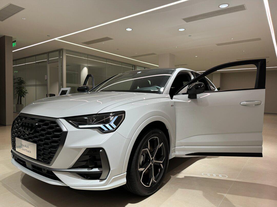 台州奥迪 24款q3轿跑￥22万首付4万,月还3718