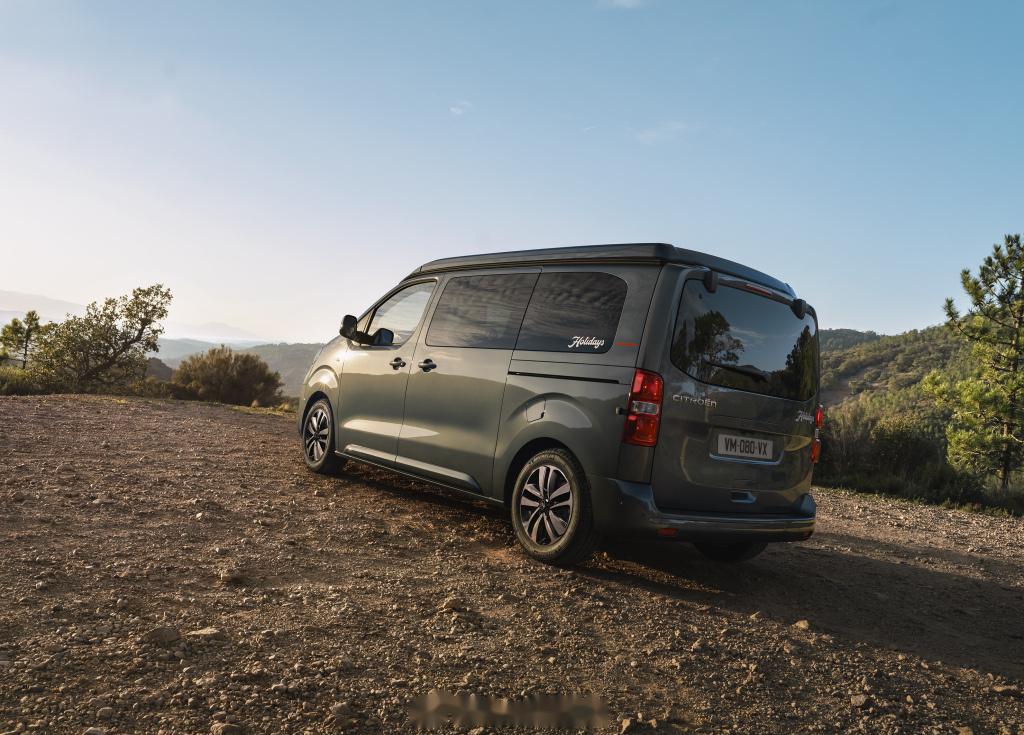 哟,雪铁龙spacetourer的官方升顶露营车版本居然直接改名叫holiday