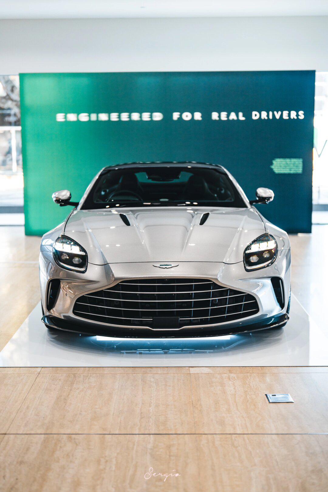 全新阿斯顿马丁vantage一睹真容,先览为快