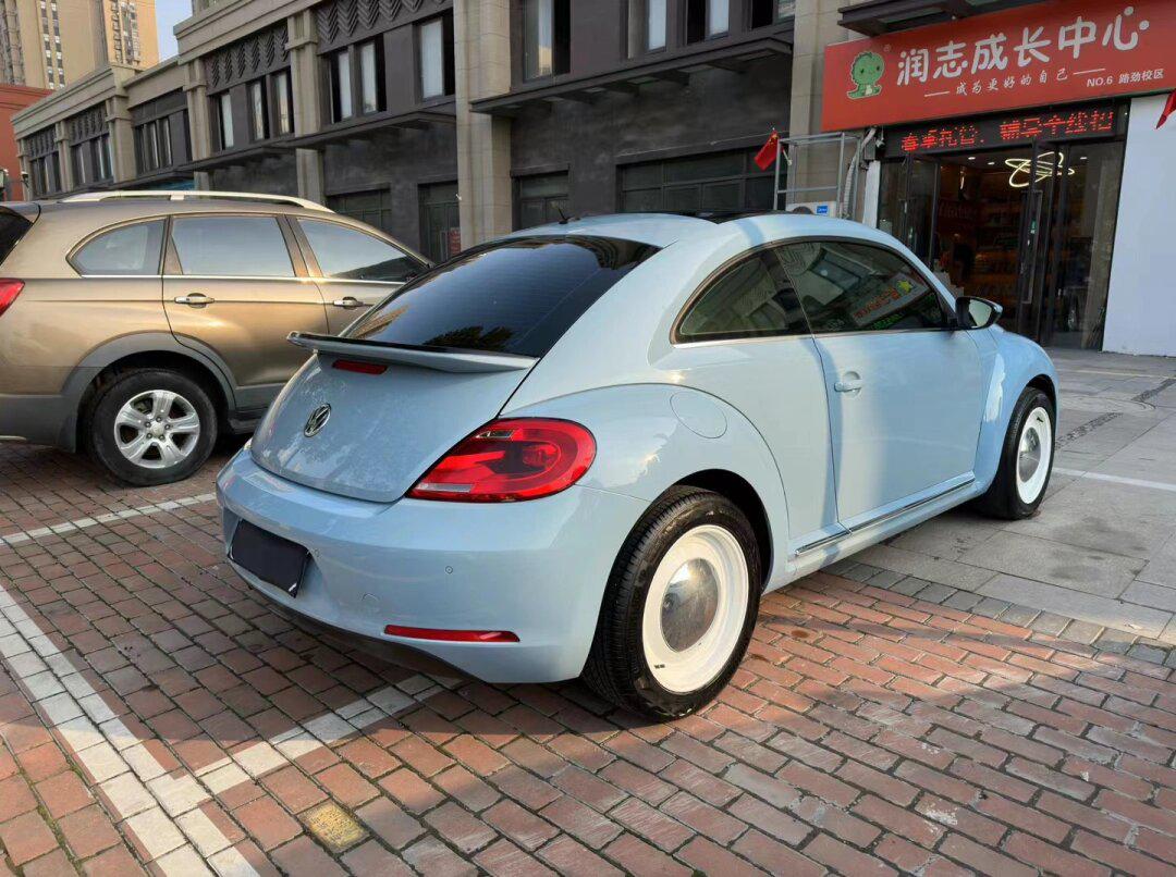 适合女生开的车 最新到家15年牛仔蓝高配甲壳虫,过户一次,排量是1.