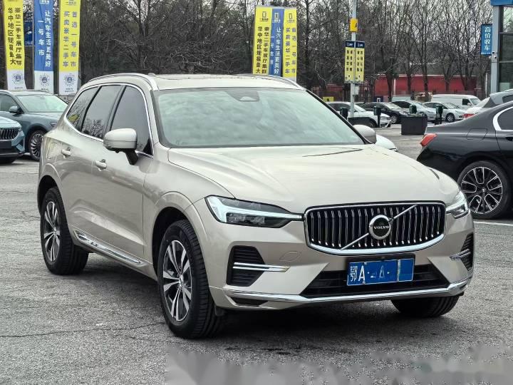 2400公里 沃尔沃xc60 一年零四个月车龄 昨晚看大家吐槽 有点小贵 这