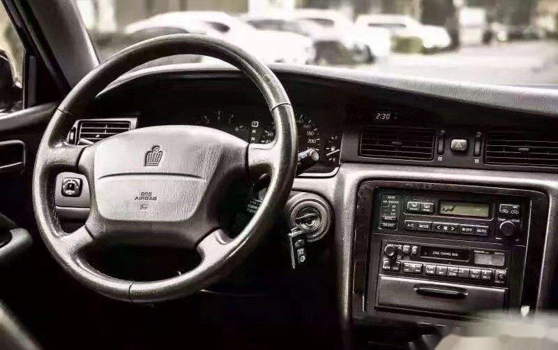 今天来个狠车 就不玩悬念了 直接上图 全国唯一 绝对稀有 丰田皇冠155