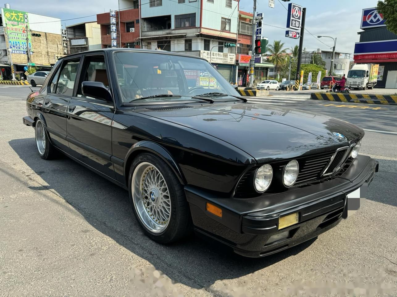 99901988年bmw e28 m5 256匹马力总原厂产量2191辆为北美市_宝马