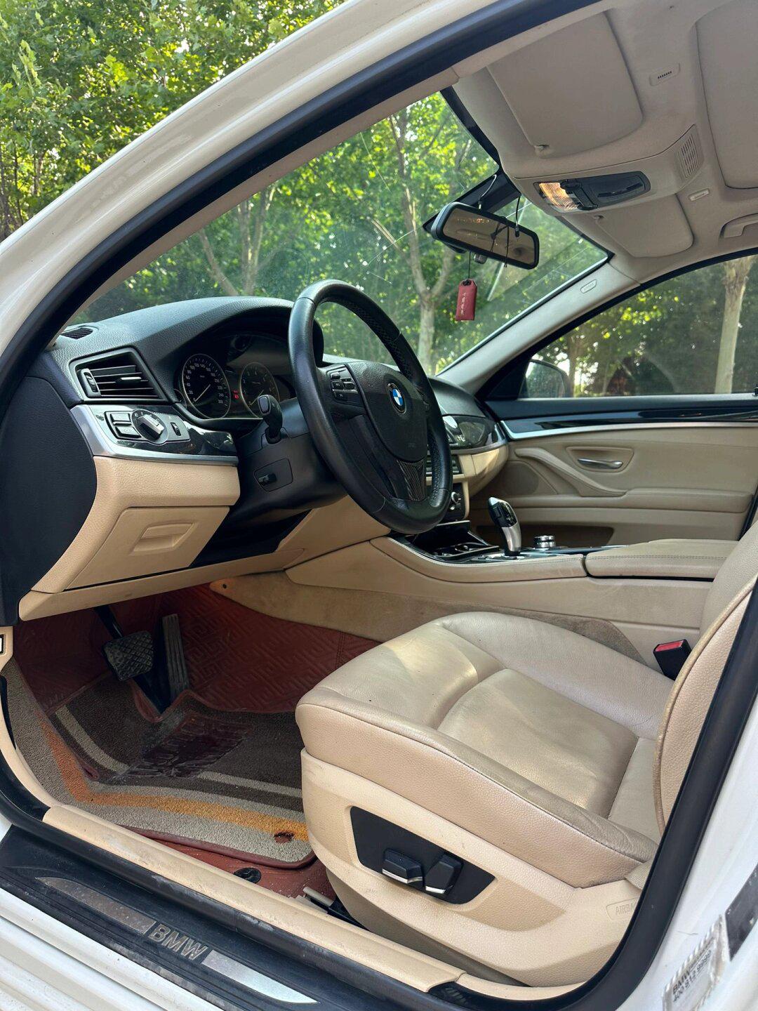 全款10.6w0513年原版宝马520li内饰0磨损_宝马5系社区_易车社区