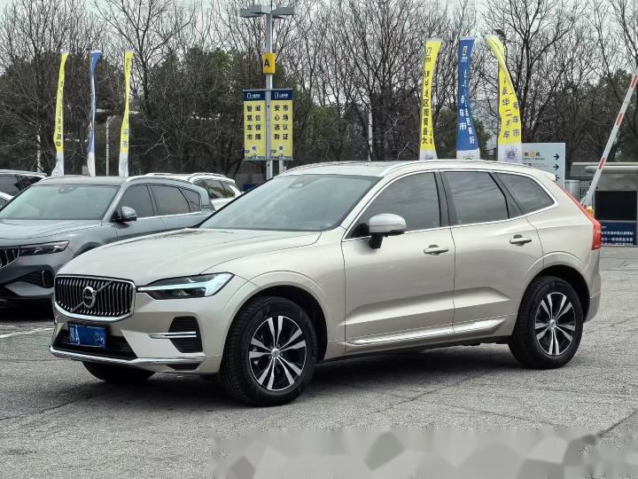 2400公里 沃尔沃xc60 一年零四个月车龄 昨晚看大家吐槽 有点小贵 这