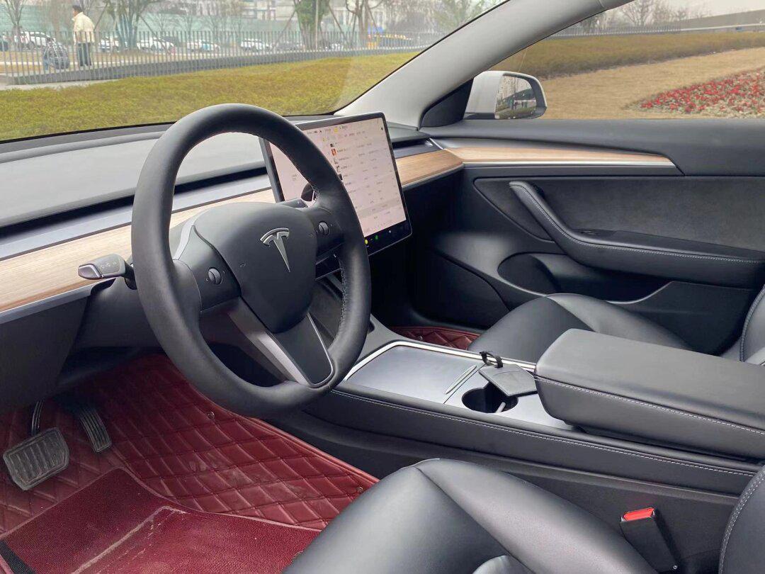 22年3月上牌特斯拉model3 22款后轮驱动 行驶了6.