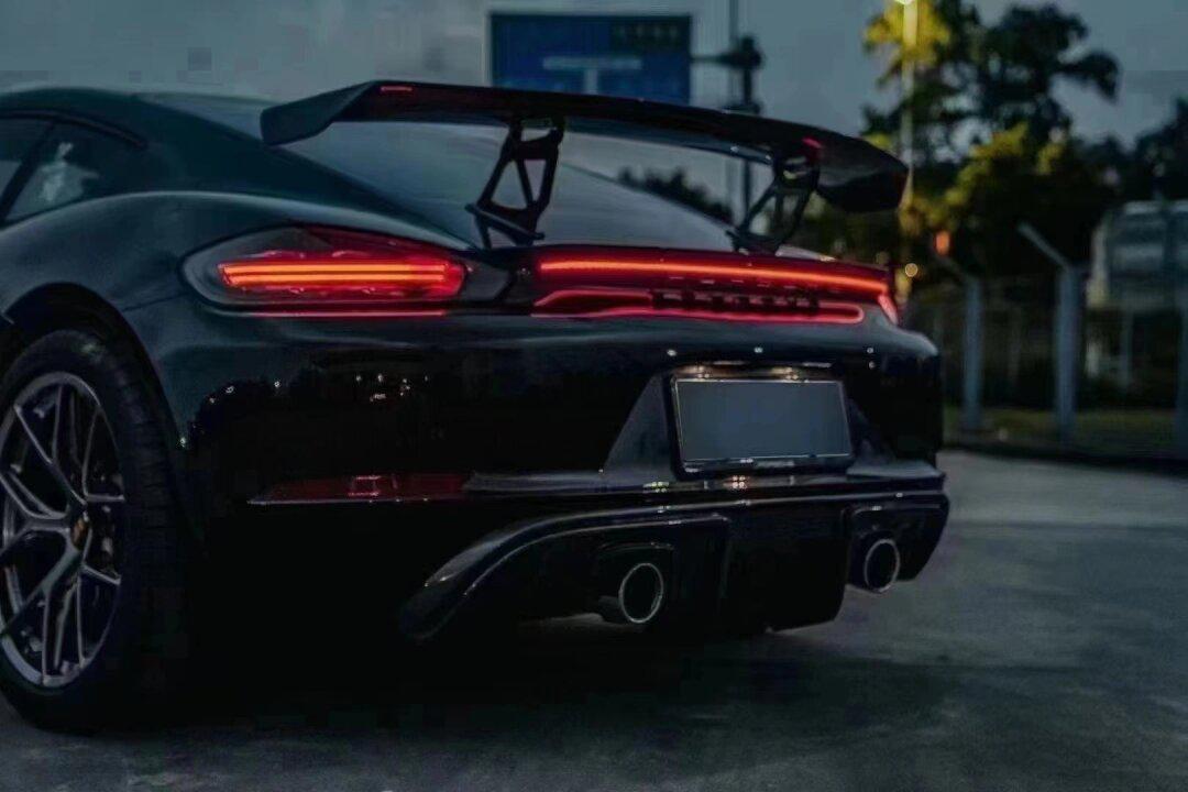 9415保时捷718升级贯穿尾灯,焕发新活力