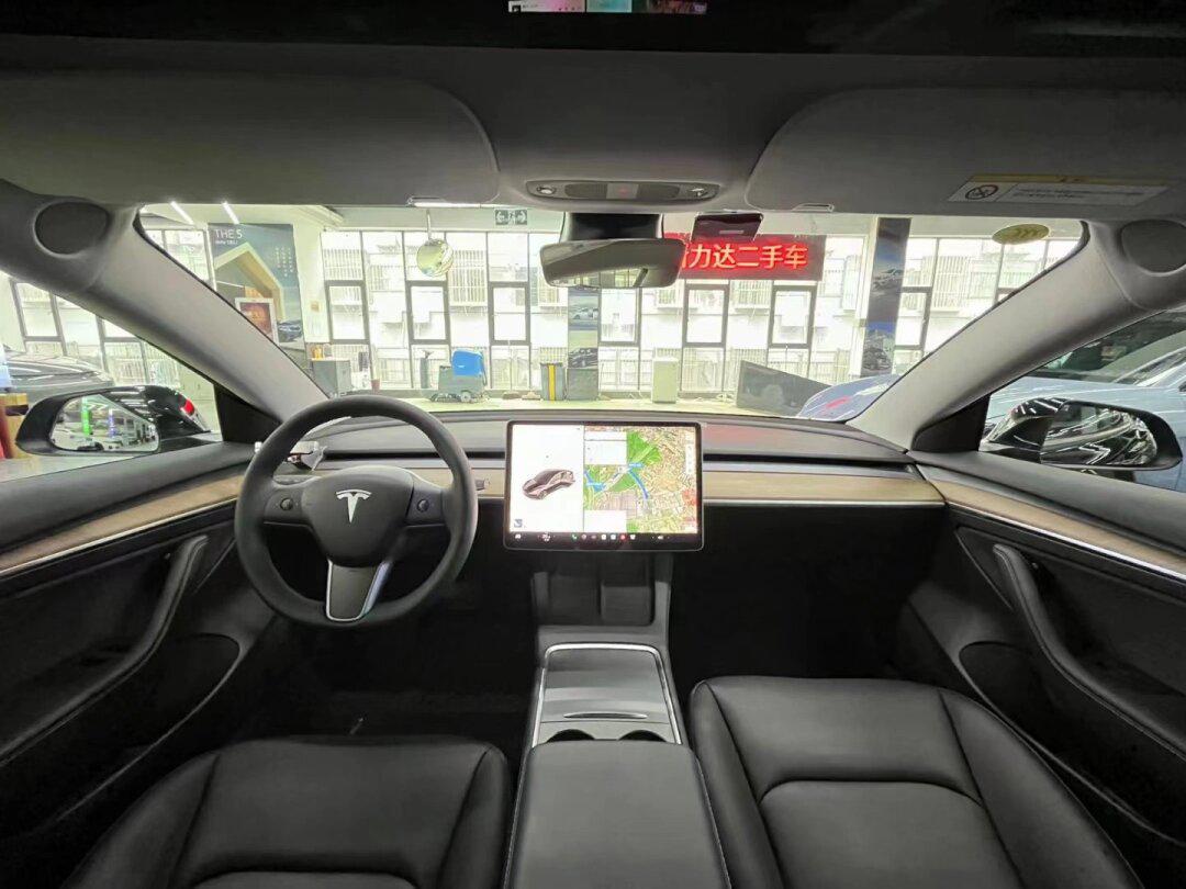 特斯拉model3 21款 标准续航后驱升级版 21年2月上牌 行驶8.
