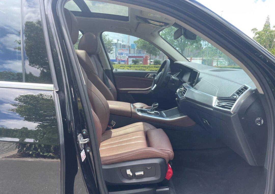 宝马x540im运动 售价:48.66万元 上牌日期:2020年5月 车辆车型