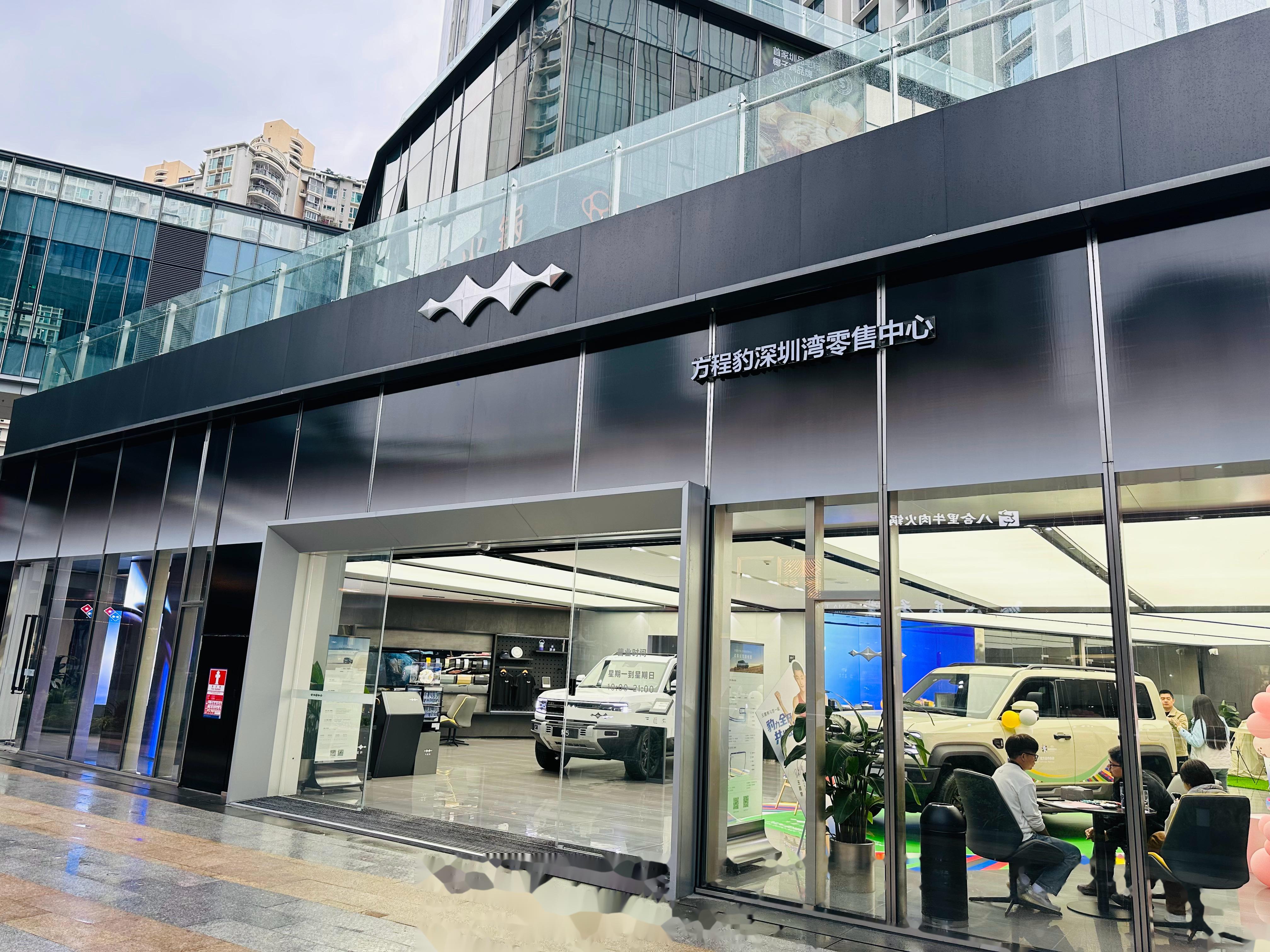 今天去方程豹的旗舰店体验了下方程豹豹5,发现它硬朗的外观下竟然还有