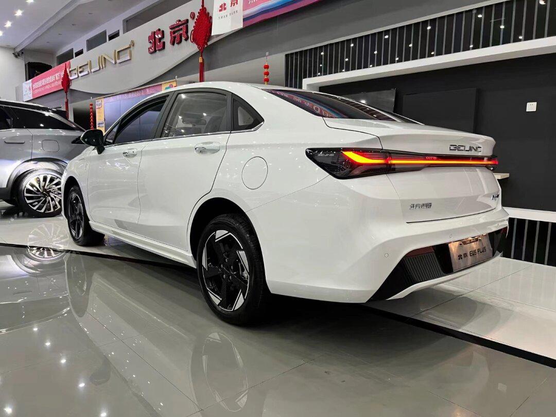 北汽eu5纯电轿车99800起售_北京汽车-eu5 plus社区_易车社区