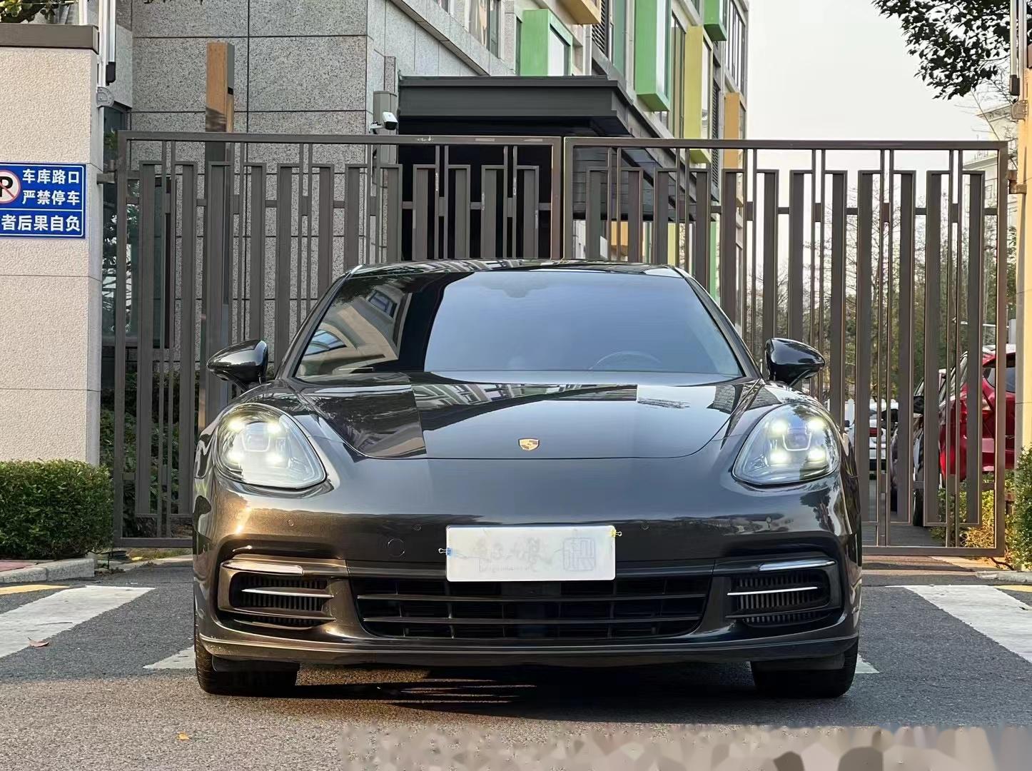 19年帕拉梅拉行政加长 四驱 实表3万多公里 alcantare流星顶 碳纤维方