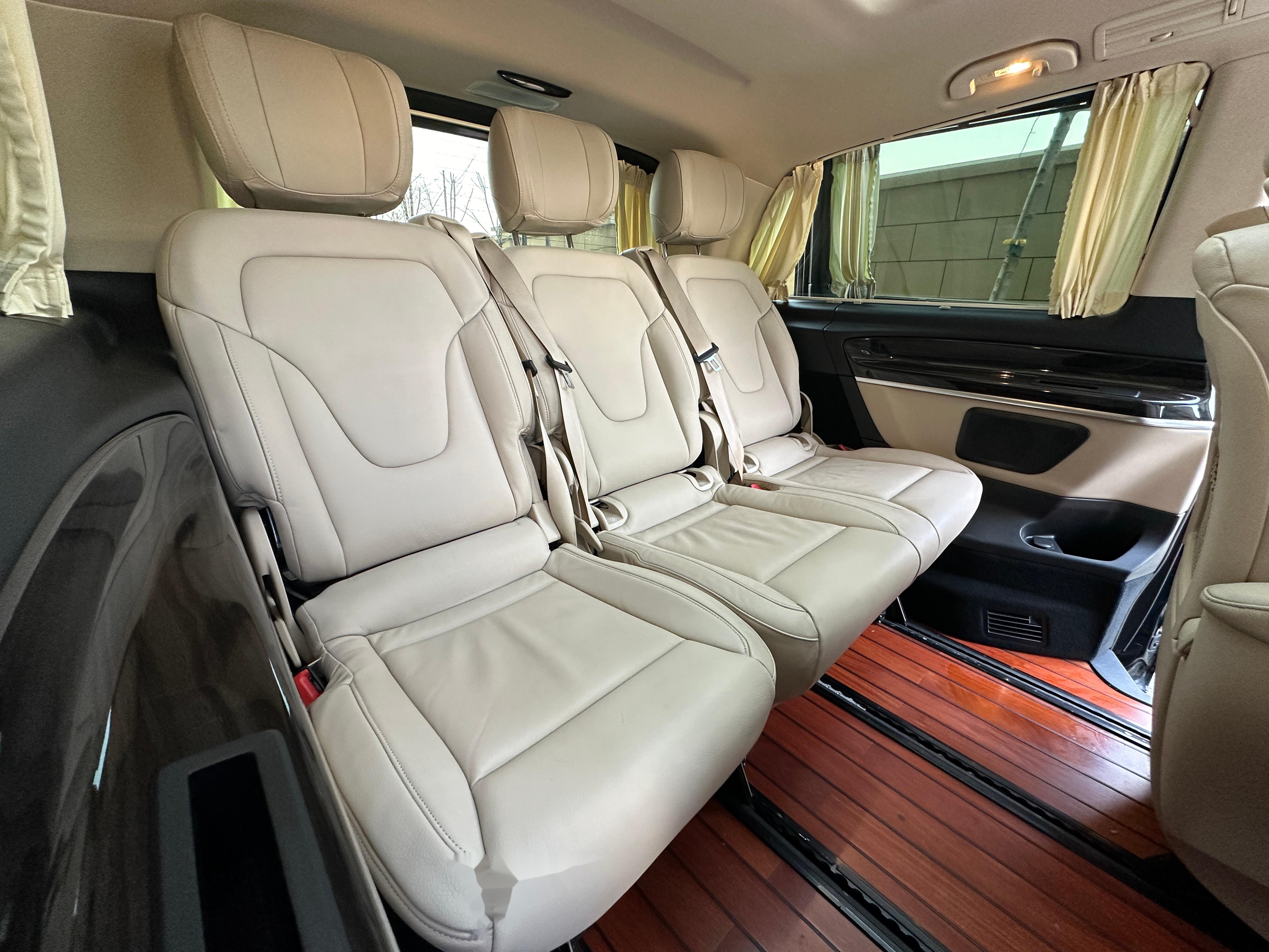 不到理想mega裸车一半的价格 买个2020年的奔驰v260 不需要加长,这个