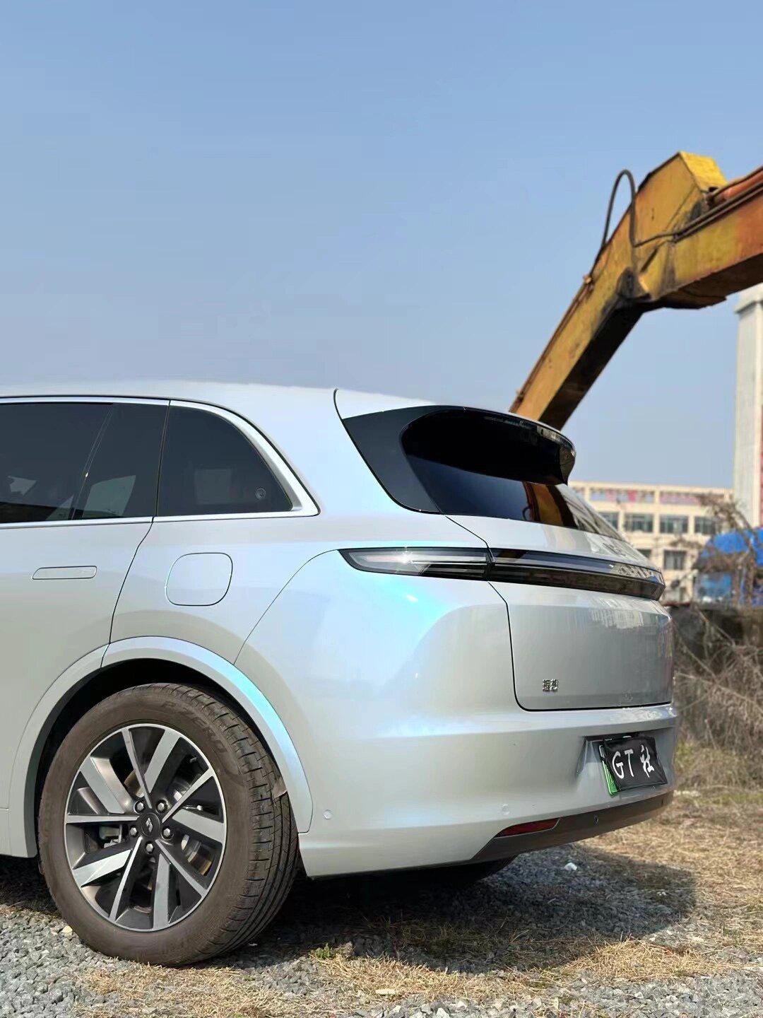 94理想l7贴梦幻岩石灰改色膜,惊艳全场!