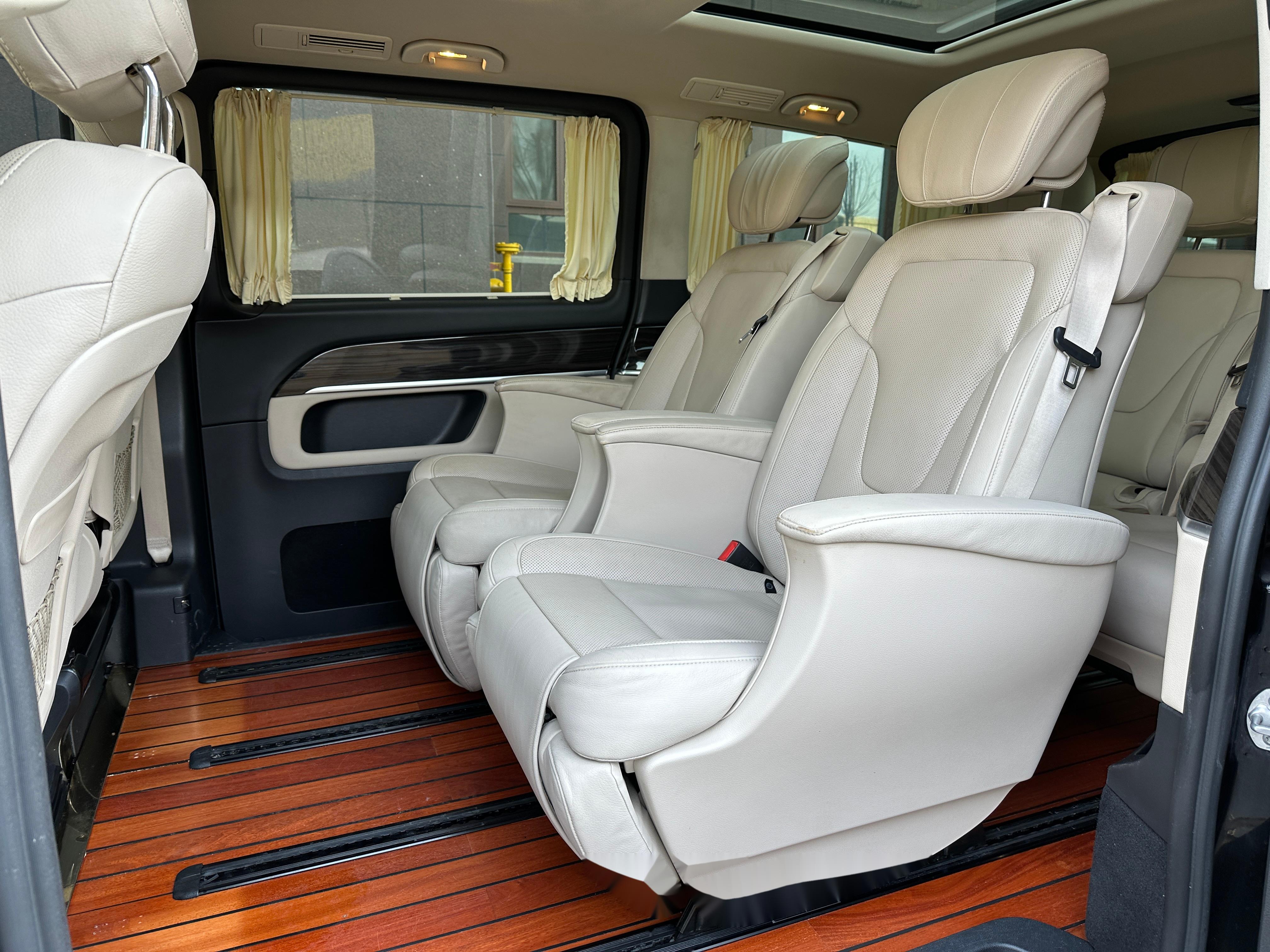 不到理想mega裸车一半的价格 买个2020年的奔驰v260 不需要加长,这个