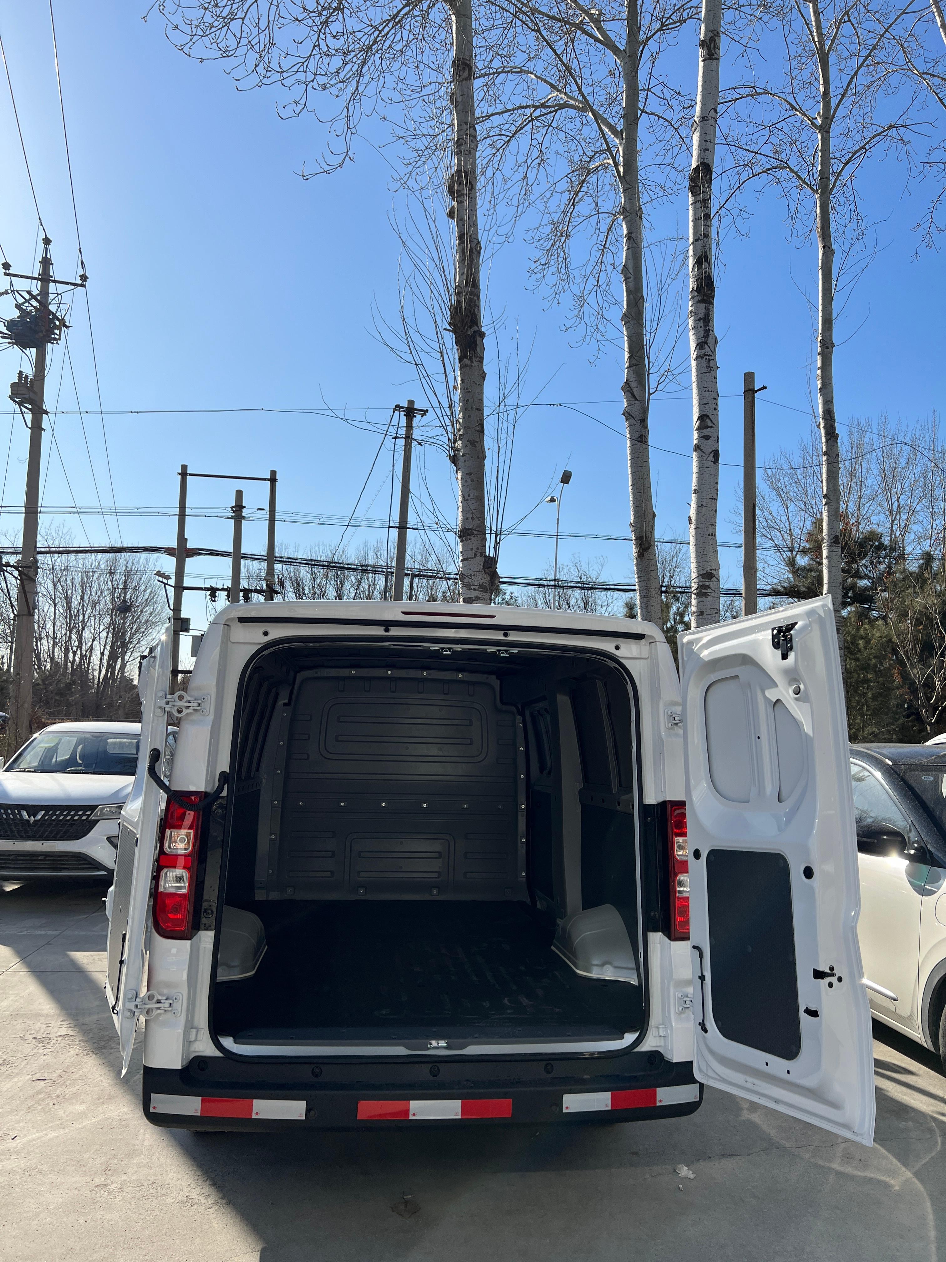 她觉得这款车既能载人又能拉货,以