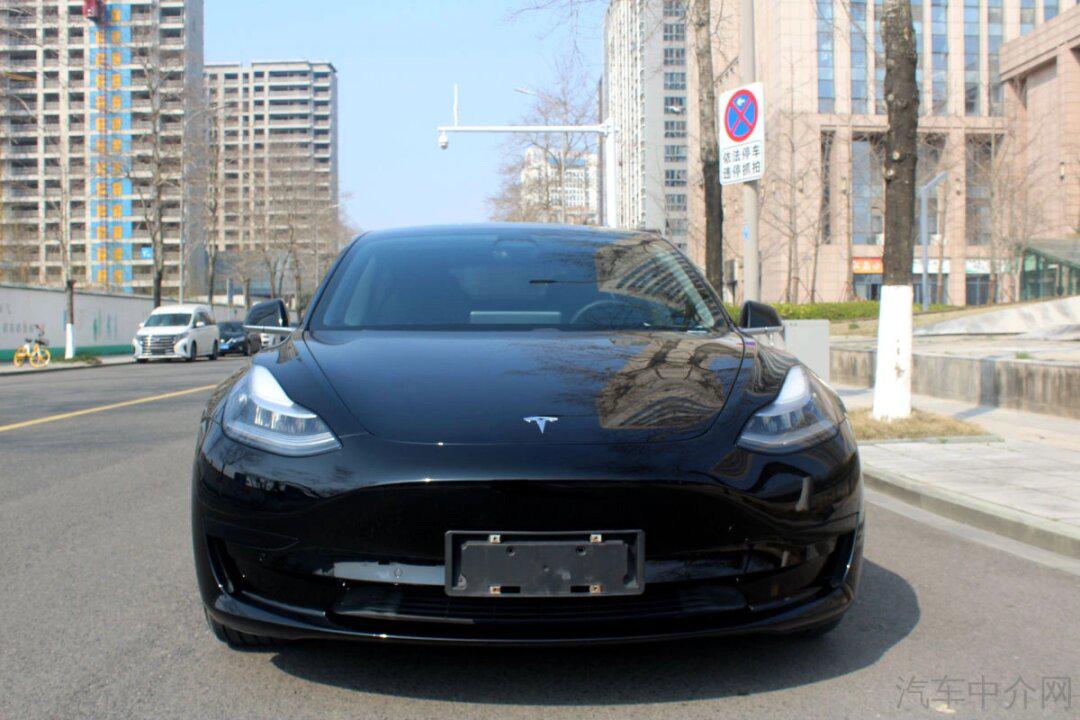 特斯拉model 3标续大轮毂 售价: 15.08 上牌日期: 2020年5月